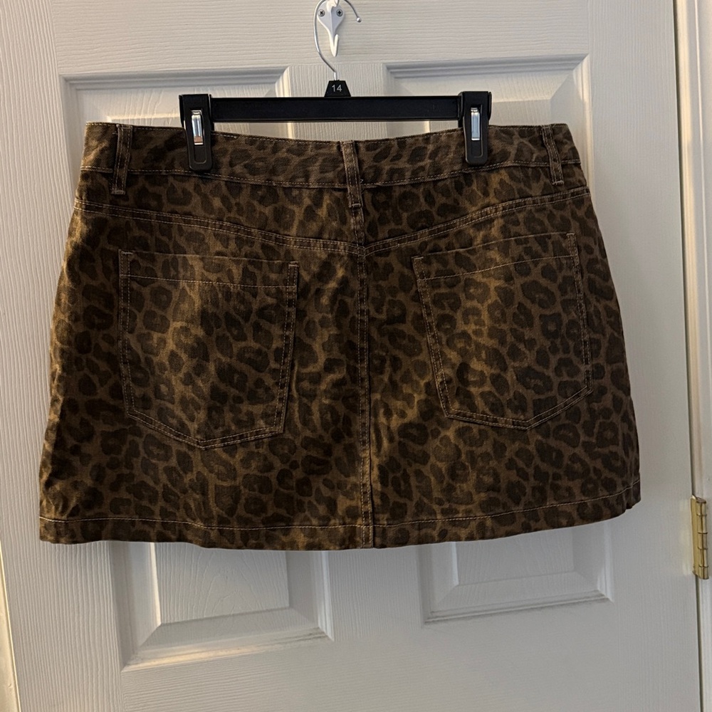 Leopard Print Mini Skirt - Picture 1 of 5